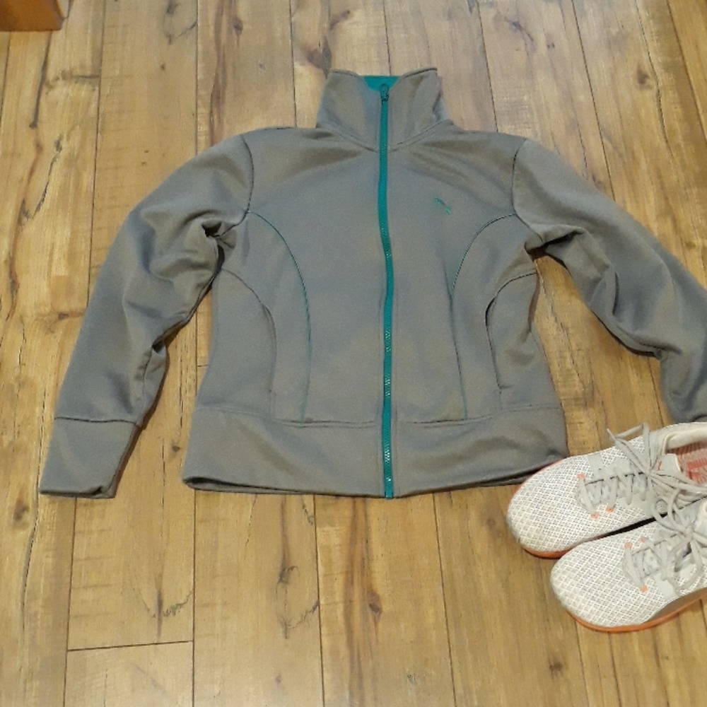 Puma Full Zip Sweat Shirt. Size small.